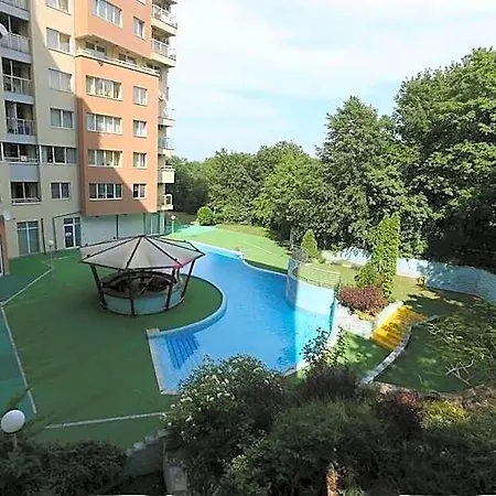 Cosy With Pool & Near 4* Varna