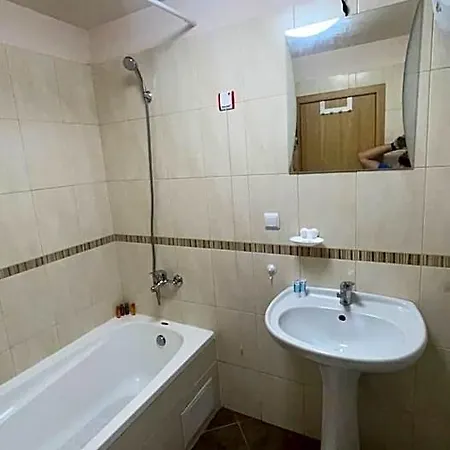 Cosy With Pool & Near וארנה