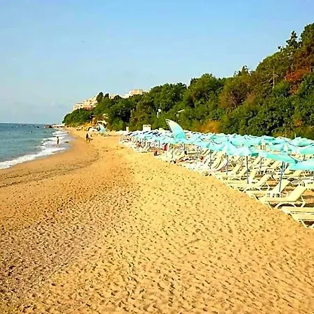 Cosy With Pool & Near 4* Varna